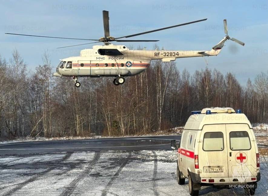 Вертолет МИ-8 МЧС России совершил санитарный вылет для транспортировки пациентов