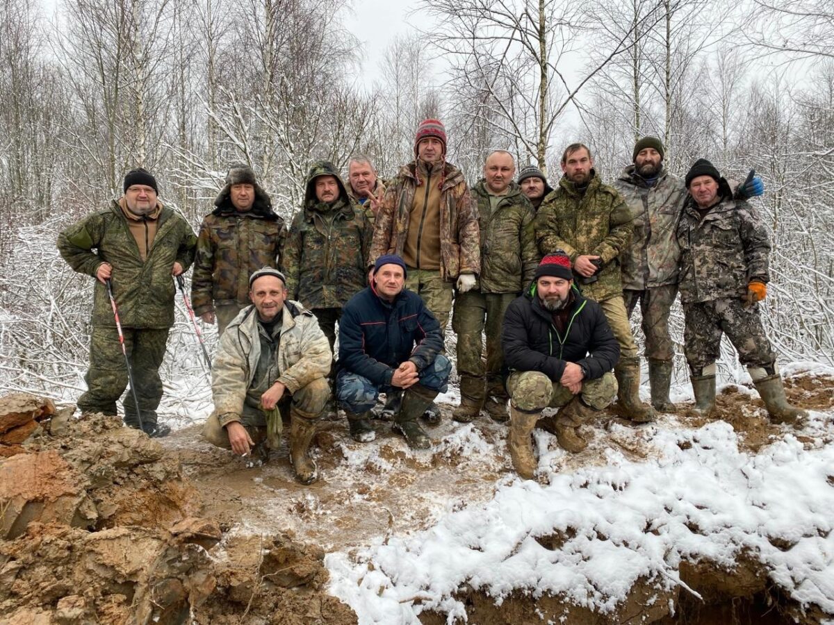 Поисковики нашли самолет в Тверской области и установили имя пилота