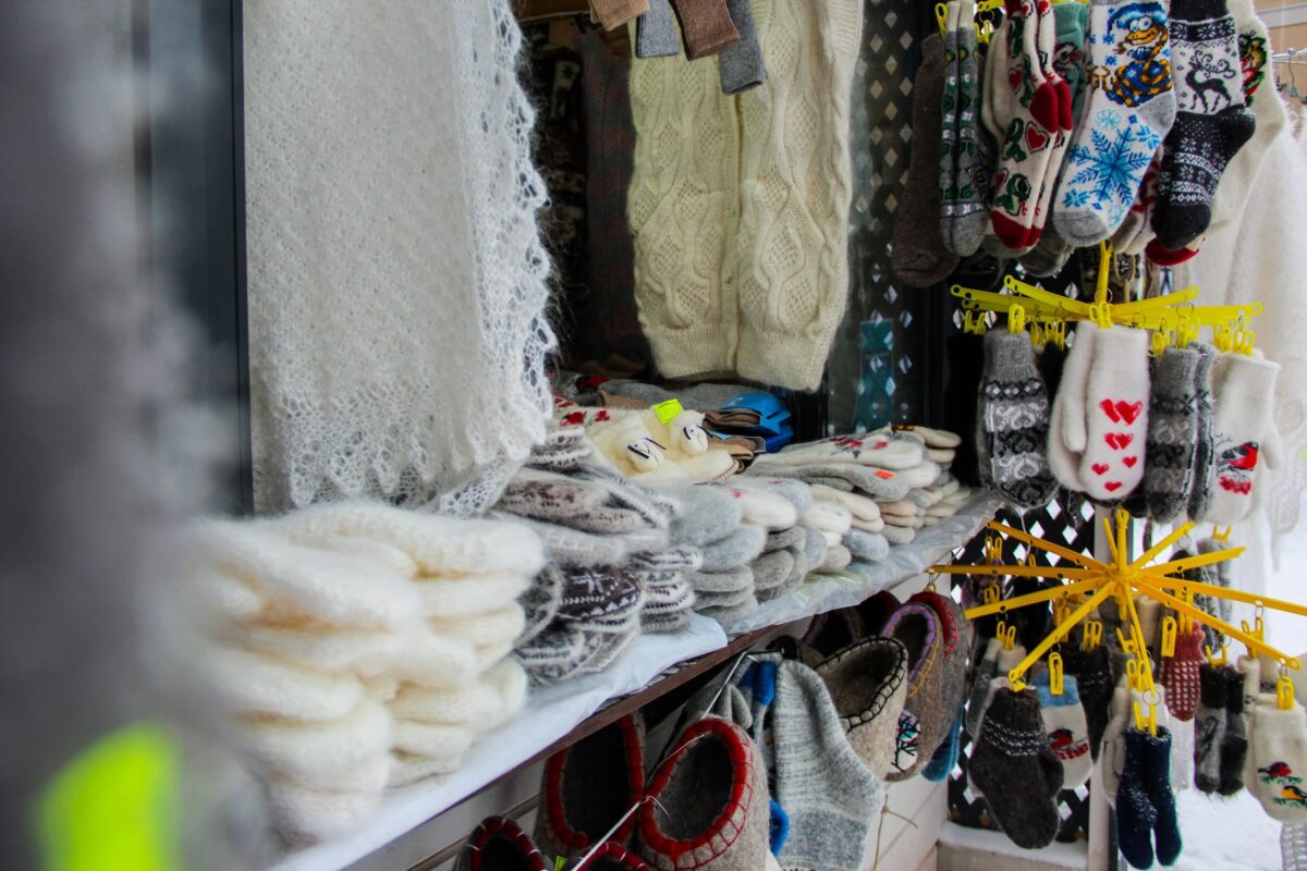 Жителей и гостей Твери радует весельем и товарами Рождественская ярмарка