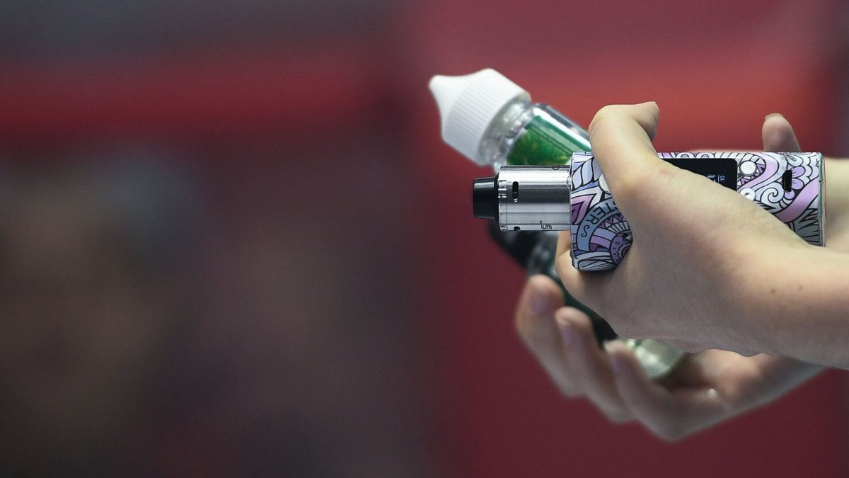 В России могут полностью запретить продажу вейпов