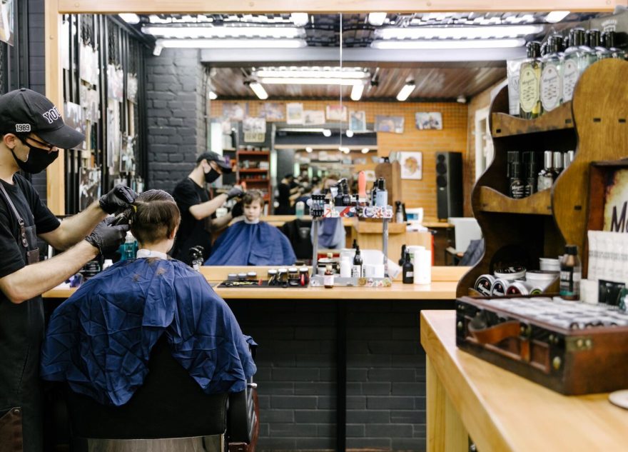 Эксперт рассказала о заражениях грибковой инфекцией в парикмахерских и барбершопах