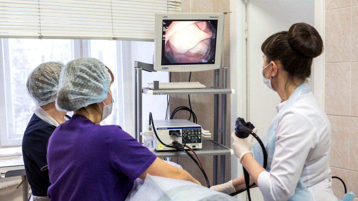 Врач рассказала о риске заразиться гастритом в офисе