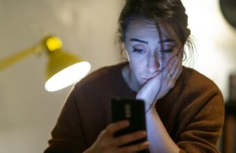 Жительница Твери лишилась сбережений, поверив мошенникам в запрещенной социальной сети Жительница Твери лишилась сбережений, поверив мошенникам в запрещенной социальной сети