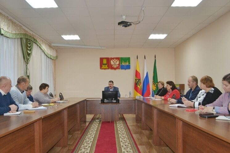 Глава Андреапольского округа провел совещание в начале рабочей недели