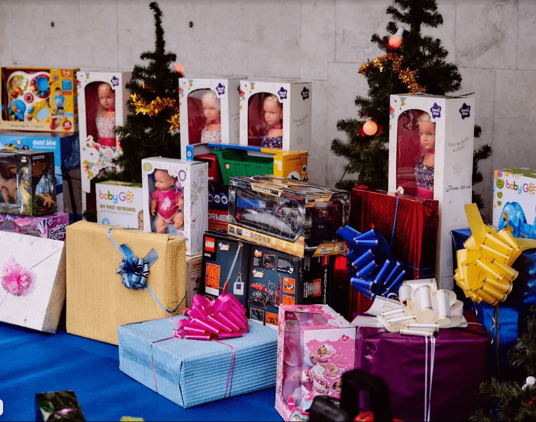 Россиянам назвали самый опасный подарок ребенку на Новый год