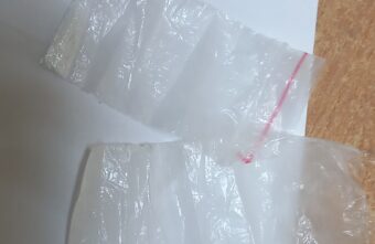 В Твери на железнодорожном вокзале задержали мужчину, который "нашел" наркотики В Твери на железнодорожном вокзале задержали мужчину, который "нашел" наркотики