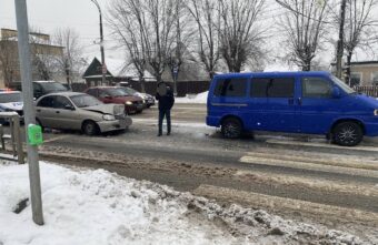 После аварии в Твери девочку увезли в больницу После аварии в Твери девочку увезли в больницу