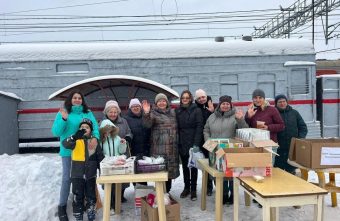 Жительницы Тверской области встречают у поездов раненых бойцов Жительницы Тверской области встречают у поездов раненых бойцов