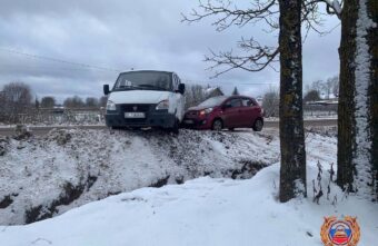 Из-за ошибки водителя микроавтобуса в Тверской области произошло ДТП Из-за ошибки водителя микроавтобуса в Тверской области произошло ДТП