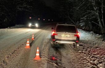На трассе в Тверской области машина сбила двух пешеходов На трассе в Тверской области машина сбила двух пешеходов