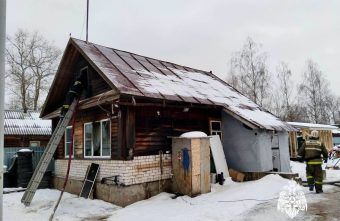 В Тверской области пожарным удалось спасти жилой дом В Тверской области пожарным удалось спасти жилой дом