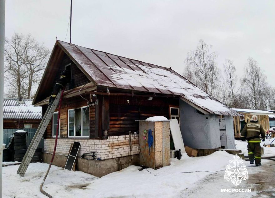 В Тверской области пожарным удалось спасти жилой дом