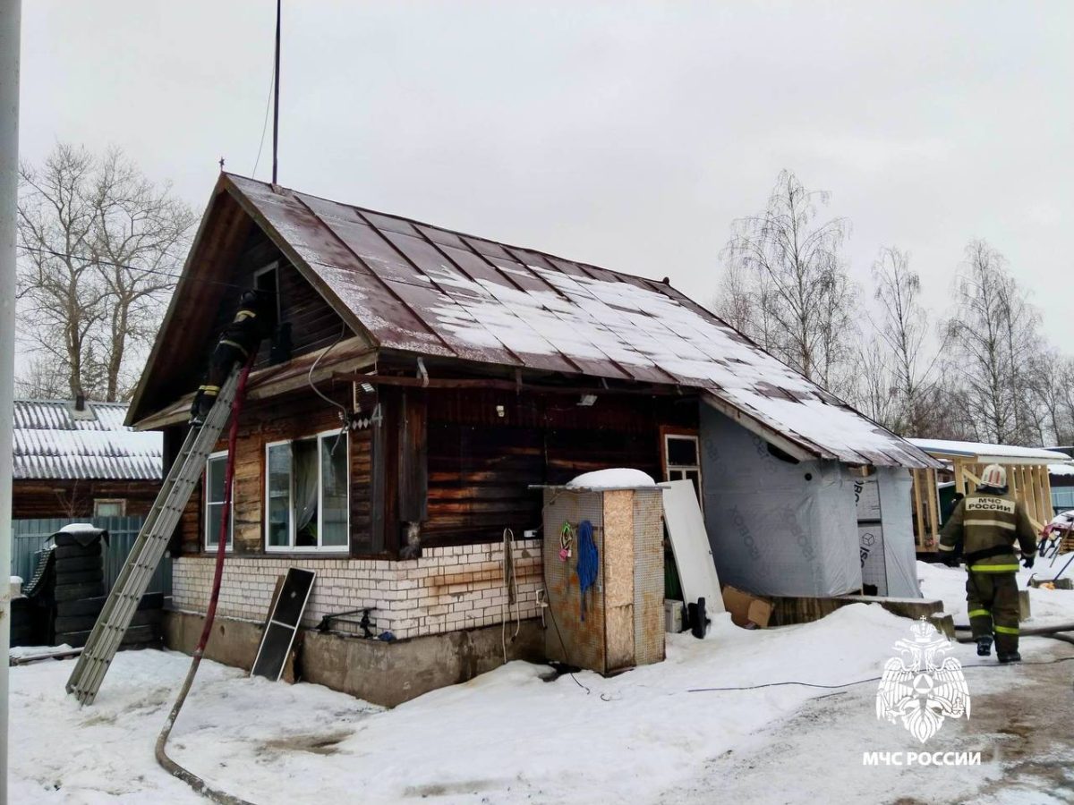 В Тверской области пожарным удалось спасти жилой дом