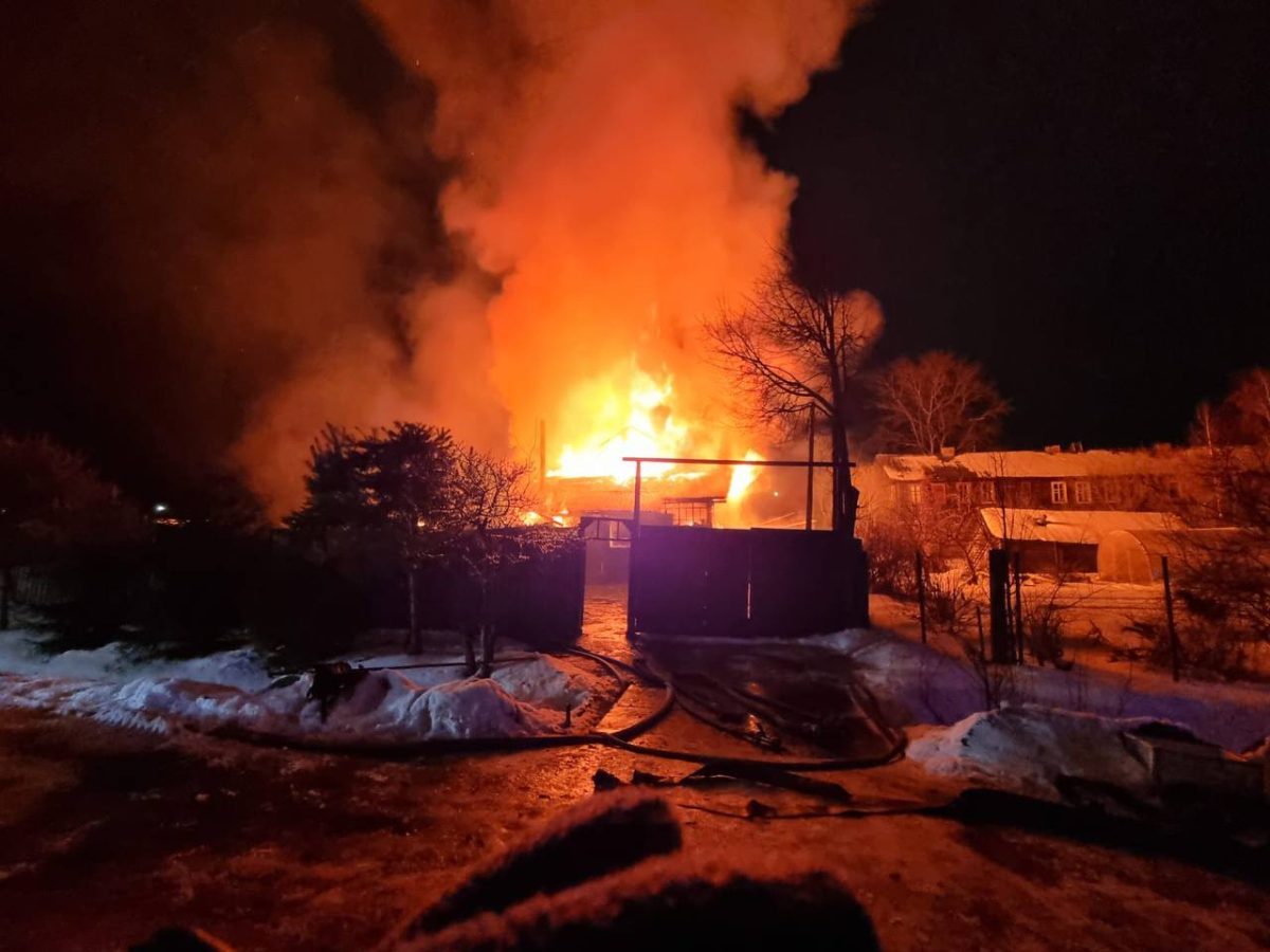 В Тверской области горит двухэтажный дом, есть пострадавшие В Тверской области горит двухэтажный дом, есть пострадавшие