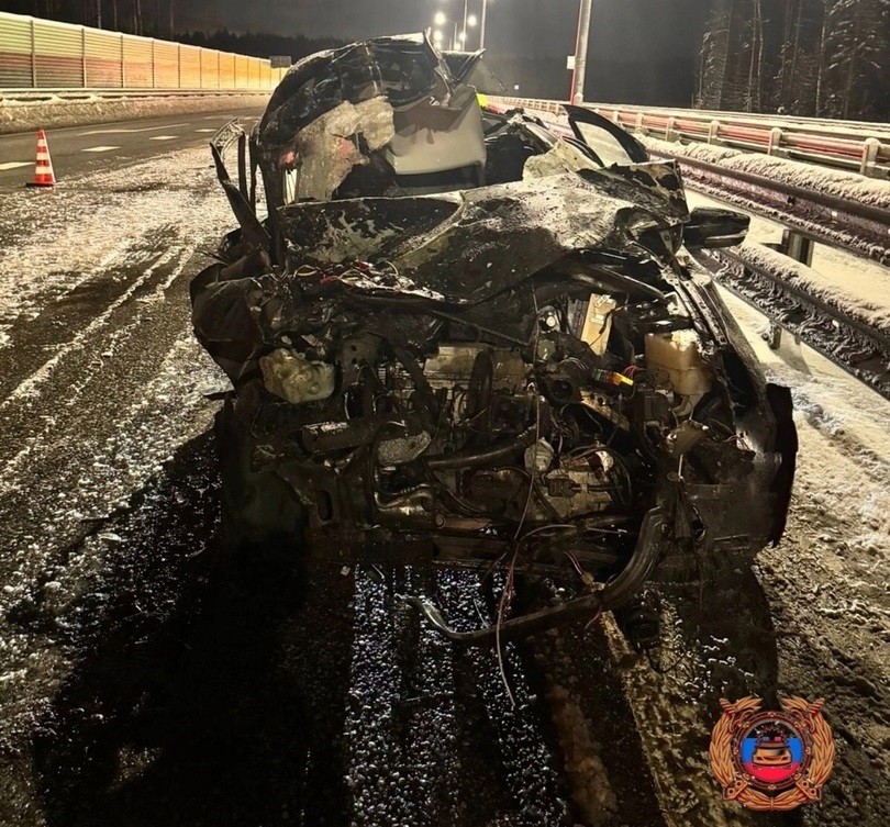 Два человека пострадали в столкновении легковушки и фуры в Тверской области