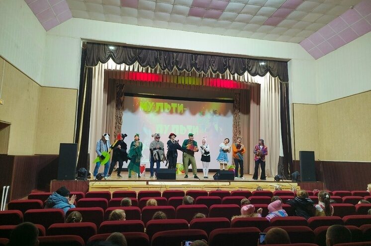 Оленинские дети познакомились с Чебурашкой, Леопольдом и Матроскиным Оленинские дети познакомились с Чебурашкой, Леопольдом и Матроскиным