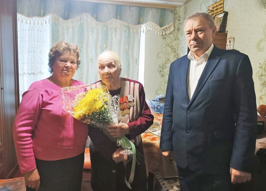 В Калязине поздравили со 100-летием Варвару Бурцеву