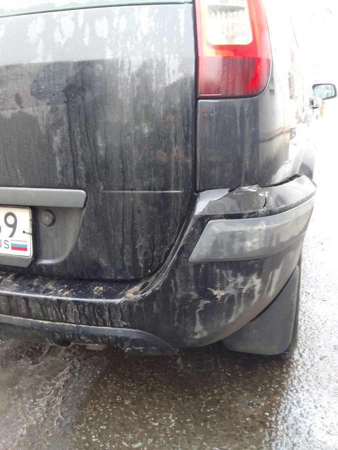 Жители Тверской области напали на водителя, который ищет виновника ДТП