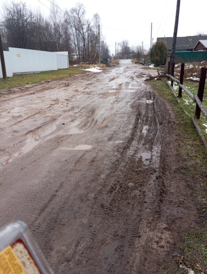 В частном секторе Тверской области водители ломают подвески и рули