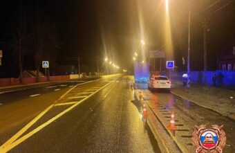 Женщина погибла под колёсами автомобиля на трассе в Тверской области