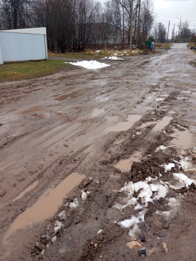 В частном секторе Тверской области водители ломают подвески и рули