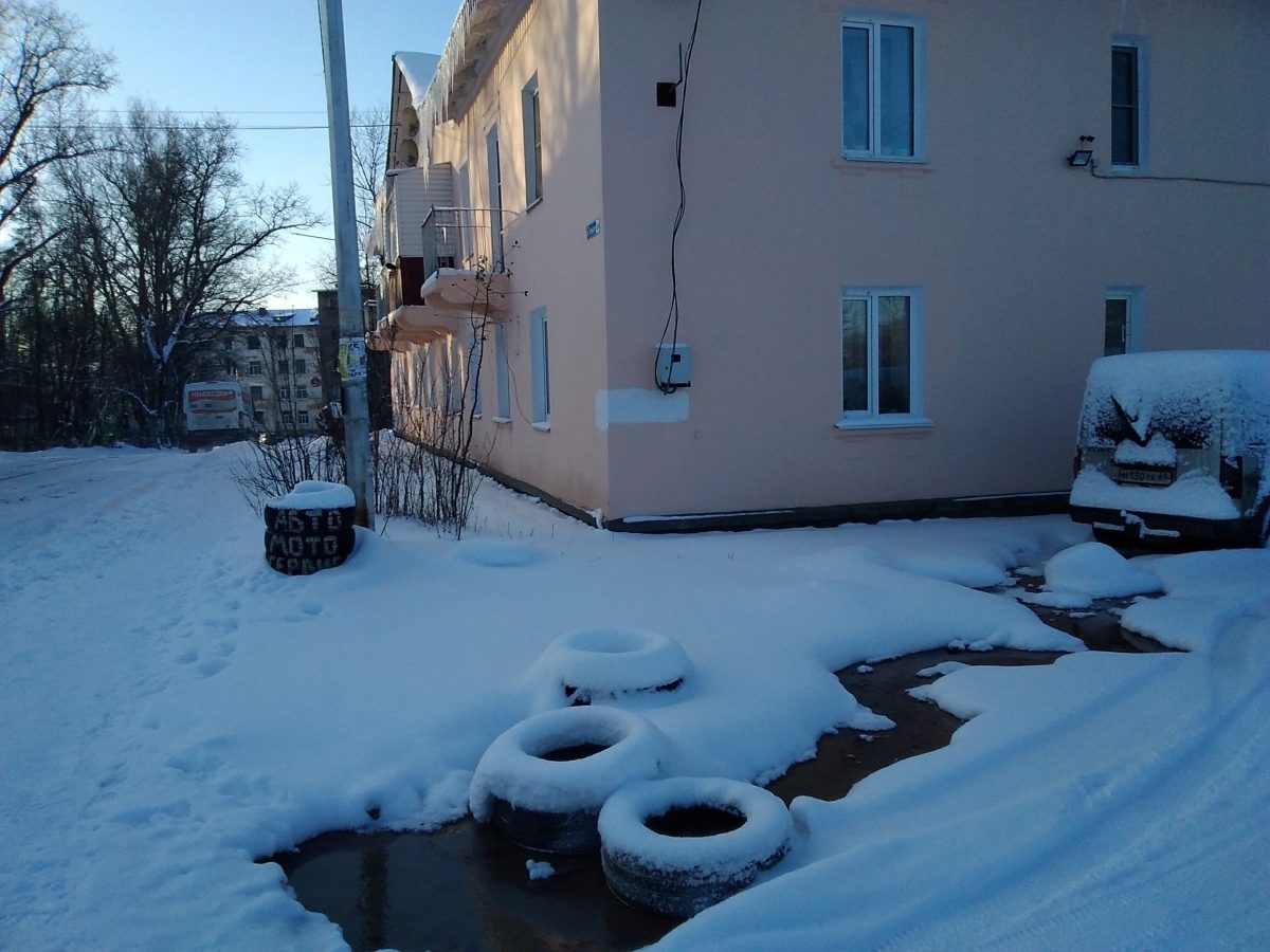 В Тверской области не хотят устранять течь из водопровода