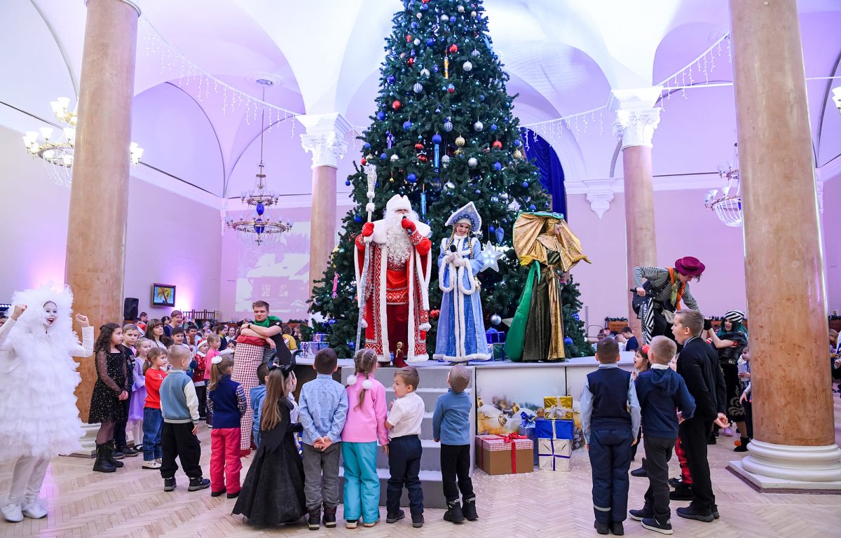 Новогодняя сказка для детей: в Тверской области стартовали Губернаторские ёлки Новогодняя сказка для детей: в Тверской области стартовали Губернаторские ёлки