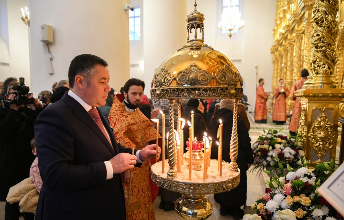 Игорь Руденя вместе с жителями Тверской области присутствовал на торжественном богослужении в Спасо-Преображенском кафедральном соборе