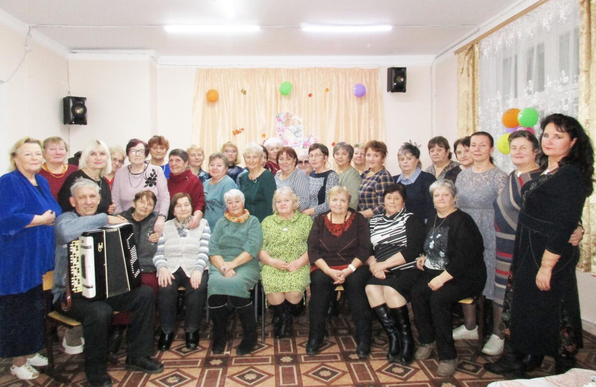 Калязинские ветераны приобщают горожан к творчеству