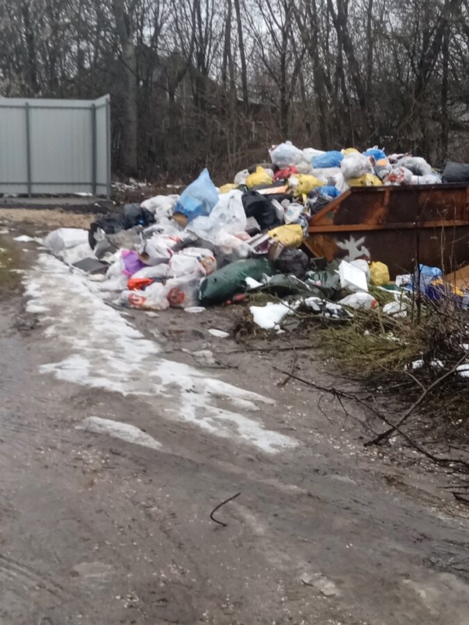 Один из городов в Тверской области завален мусором