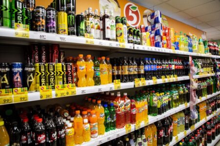 В России вводят огромные штрафы за продажу энергетиков детям В России вводят огромные штрафы за продажу энергетиков детям