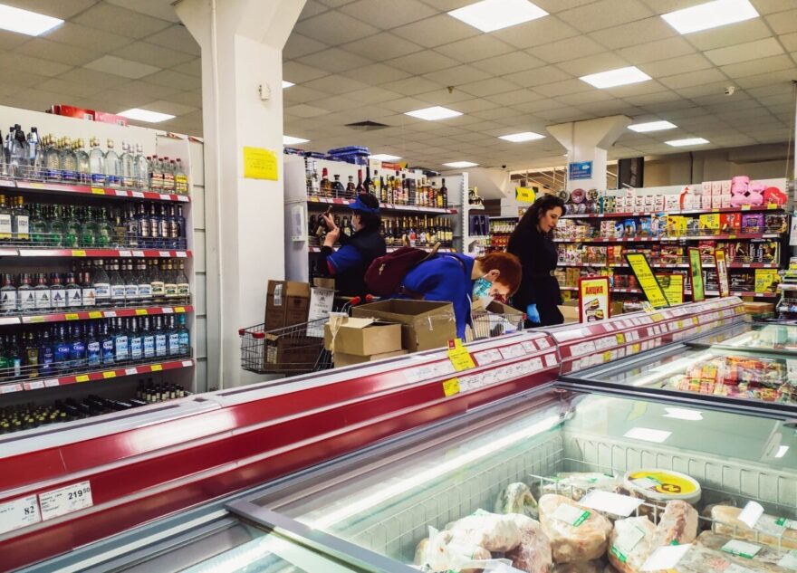 В России предложили продавать алкоголь по спецотметке на «Госуслугах» В России предложили продавать алкоголь по спецотметке на «Госуслугах»
