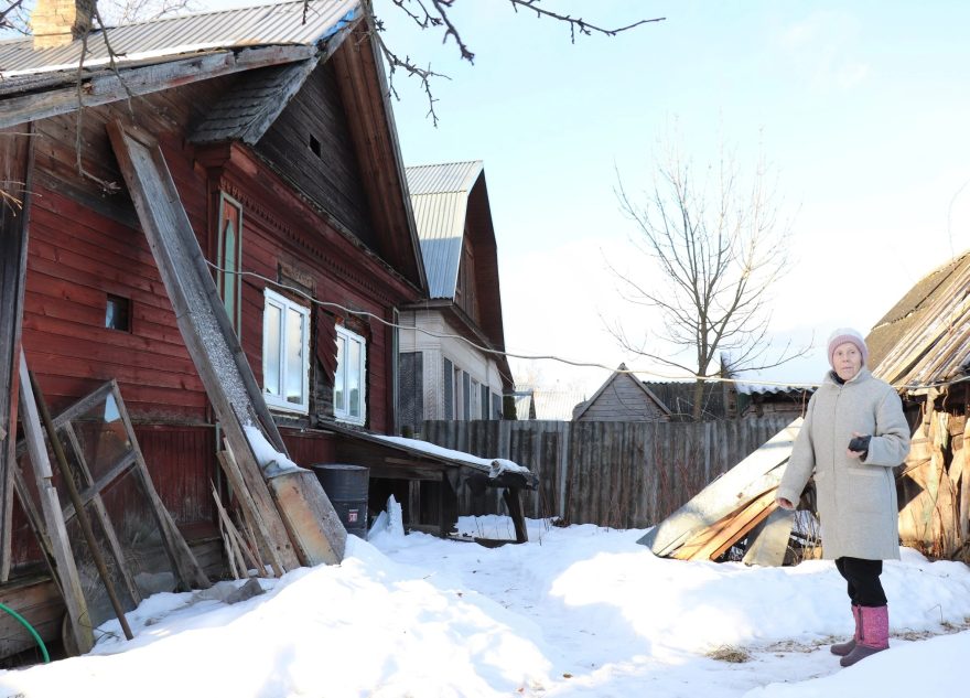 Жительнице Торопца помогли с ремонтом дома