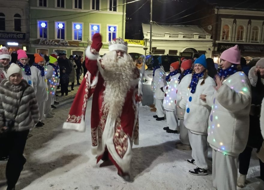 Вышний Волочек торжественно встречал Деда Мороза