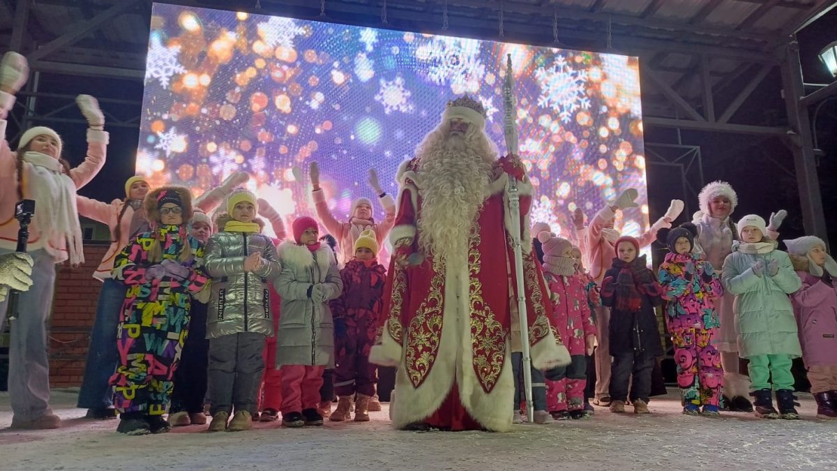 Вышний Волочек торжественно встречал Деда Мороза