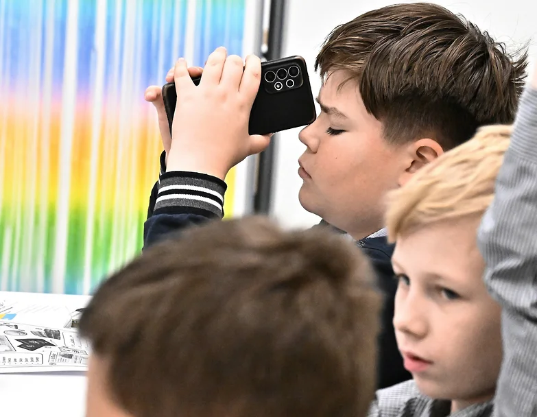 В общении с детьми мошенники используют имена известных блогеров