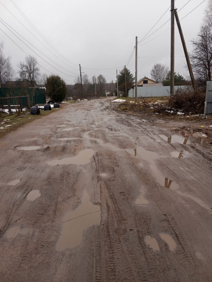 В частном секторе Тверской области водители ломают подвески и рули