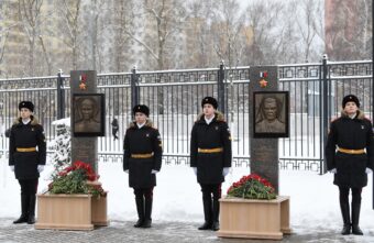 В Твери открыли мемориальные стелы офицерам-выпускникам ТвСВУ, погибшим при исполнении воинского долга В Твери открыли мемориальные стелы офицерам-выпускникам ТвСВУ, погибшим при исполнении воинского долга