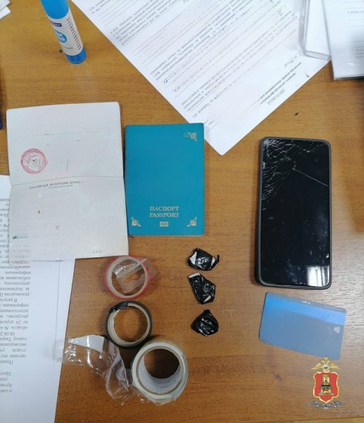 Несколько свёртков с наркотиками нашли у задержанного в Твери мужчины