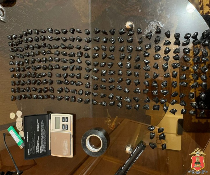 275 свёртков с героином нашли у задержанных в Твери мужчин