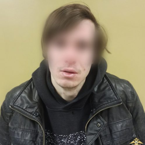 В Твери 25-летний парень клеил листовки с рекламой наркотиков на фасады домов В Твери 25-летний парень клеил листовки с рекламой наркотиков на фасады домов