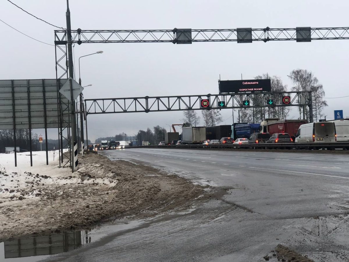 Под Тверью на М-10 собралась огромная пробка