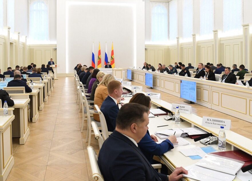 Ремонт дорог, здравоохранение, миграционная политика и соцподдержка: Игорь Руденя провел заседание правительства Тверской области