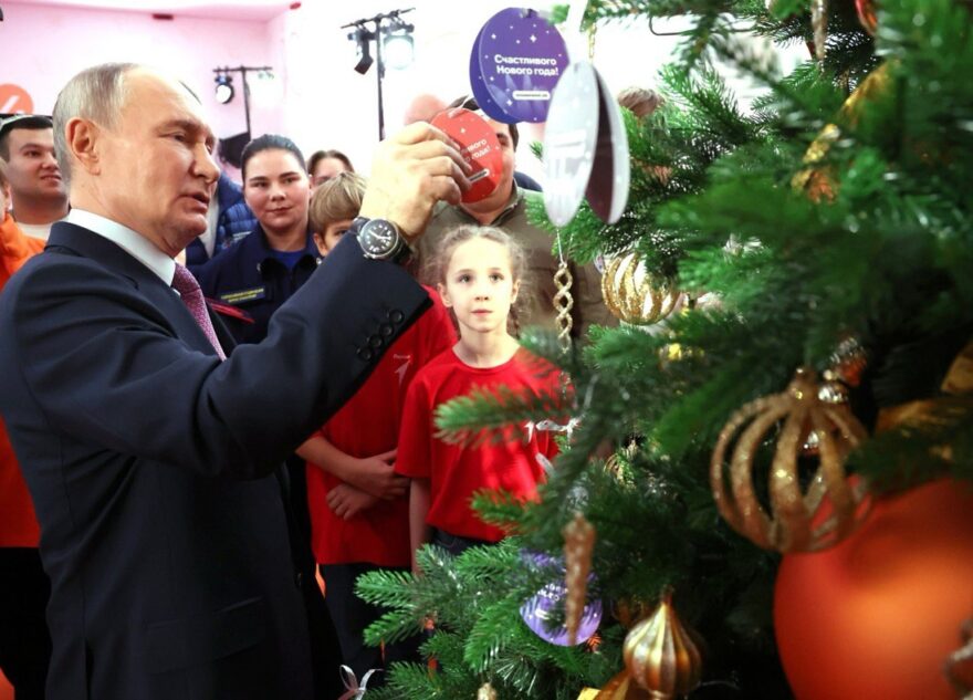 В Тверской области президент России Владимир Путин открыл всероссийскую акцию «Ёлка желаний»