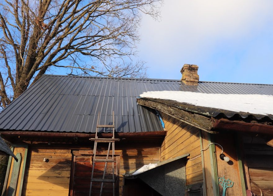 Администрация Торопца показала, как живет пенсионерка, которая жаловалась на жилищные условия