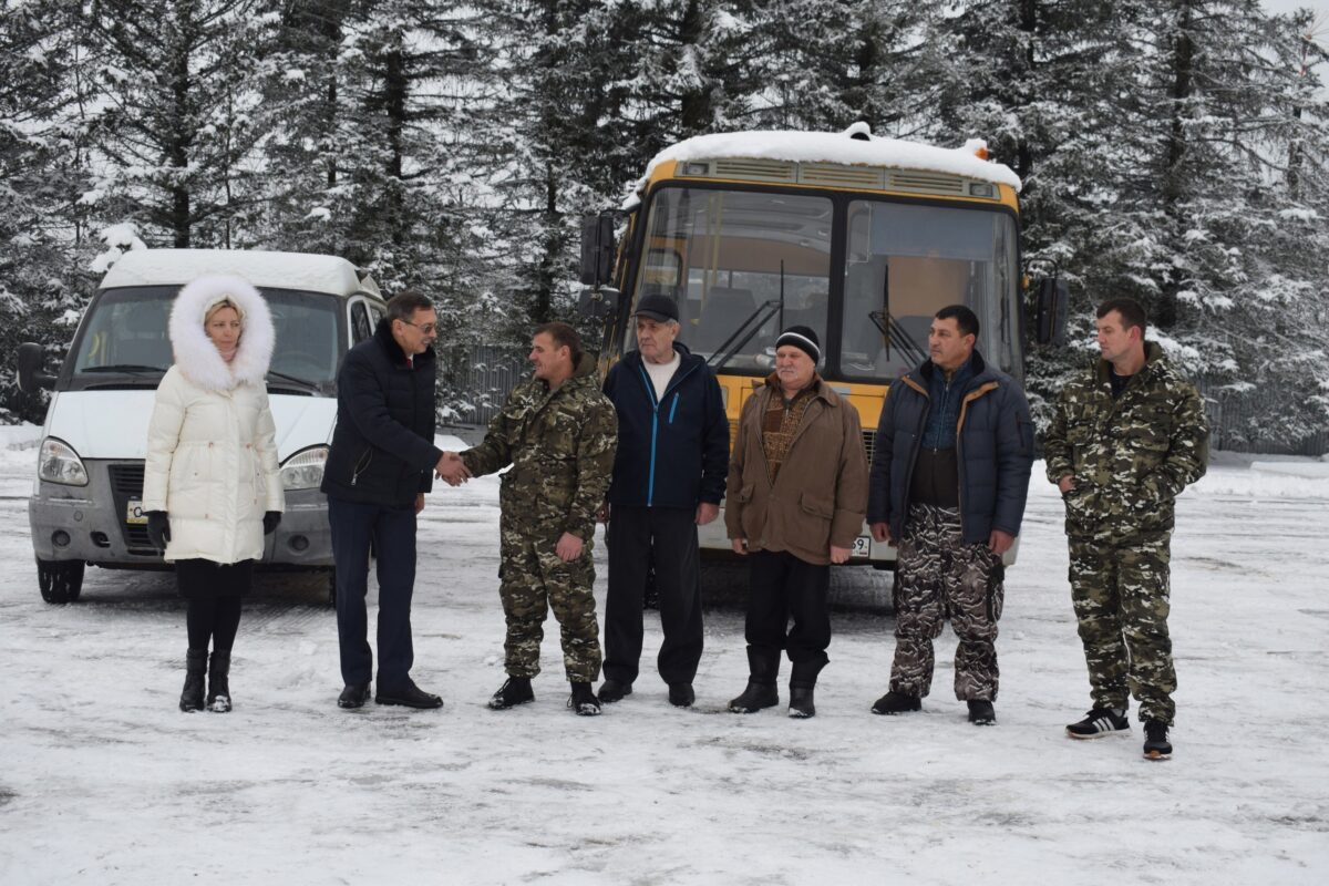 Танкисты поблагодарили жителей Тверской области за переданный автобус