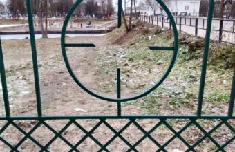 Вандалы опять испортили ограду городского сада в Тверской области Вандалы опять испортили ограду городского сада в Тверской области