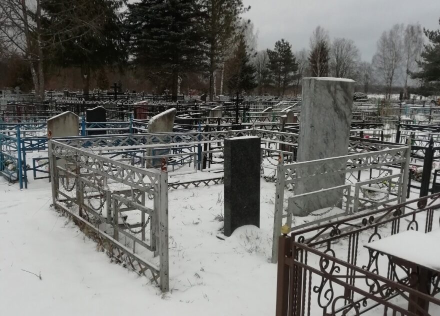 С кладбищ в Тверской области стали пропадать столики и калитки С кладбищ в Тверской области стали пропадать столики и калитки