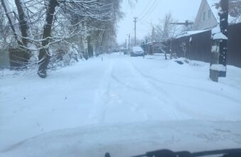 В Тверской области люди не могут ездить по дороге из-за снежного завала В Тверской области люди не могут ездить по дороге из-за снежного завала