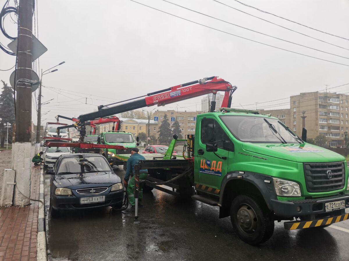 Депутаты Госдумы предложили законодательно закрепить звонок владельцу автомобиля перед эвакуацией Депутаты Госдумы предложили законодательно закрепить звонок владельцу автомобиля перед эвакуацией